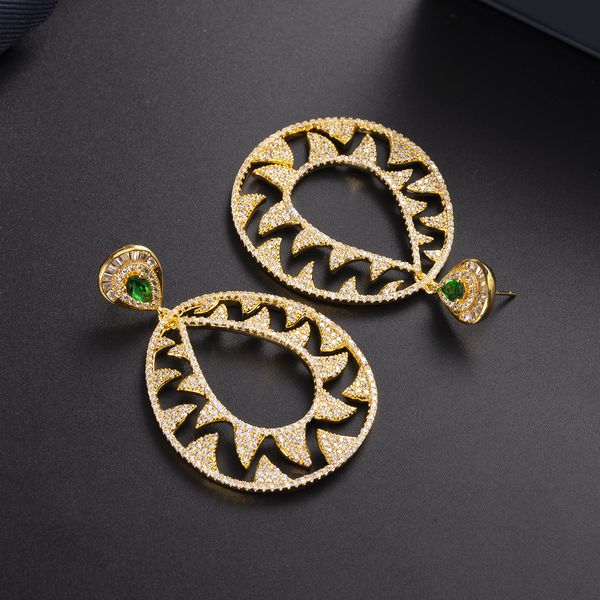 star with the same earrings plated 18k long exaggerated yet luxurious wedding bride accessories water drop gear earrings wholesale, Golden;silver
star with the same earrings plated 18k long exaggerated yet luxurious wedding bride accessories water drop gear earrings wholesale, Golden;silver