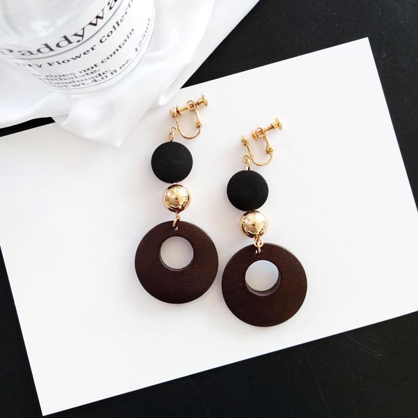 new arrival fashion wooden earrings hanging clip on earrings danging round circle 2018 women earring clips without piercing, Silver
new arrival fashion wooden earrings hanging clip on earrings danging round circle 2018 women earring clips without piercing, Silver