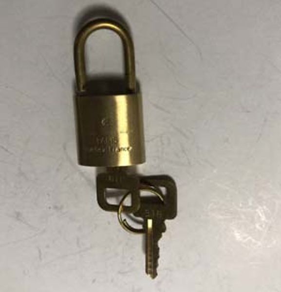 customer order , lot of 5 sets : luggage padlock , suitcase padlock ,lock set = 1 lock + 2 keys, Black
customer order , lot of 5 sets : luggage padlock , suitcase padlock ,lock set = 1 lock + 2 keys, Black