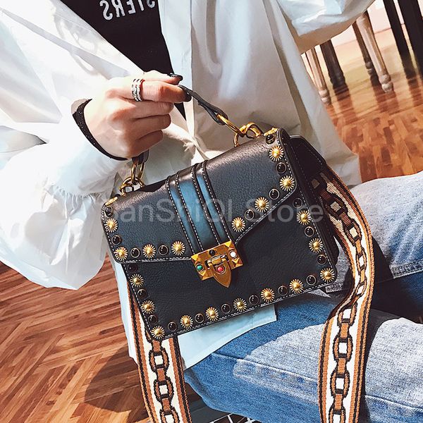 fashion british rivet retro female handbag 2020 new high-quality pu leather women tote bag shoulder messenger bag sac a main
fashion british rivet retro female handbag 2020 new high-quality pu leather women tote bag shoulder messenger bag sac a main