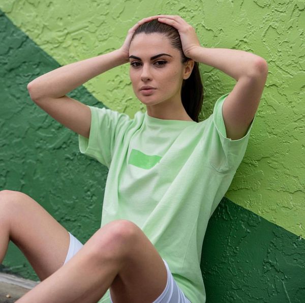 Summer light green t hirt with light green box logo t hirt hip hop kateboard men women port cotton ca ual tee 24 color
Summer light green t hirt with light green box logo t hirt hip hop kateboard men women port cotton ca ual tee 24 color