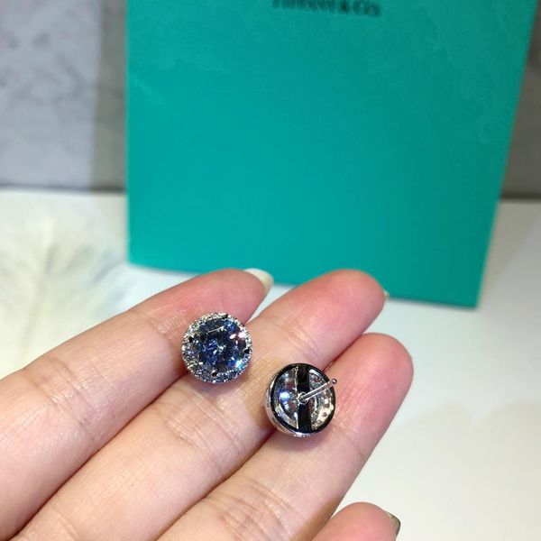 2020 designer earrings temperament leisure social gathering shopping earrings hollow large round diamond earrings, Golden
2020 designer earrings temperament leisure social gathering shopping earrings hollow large round diamond earrings, Golden
