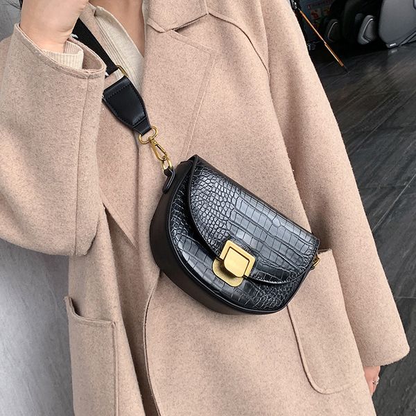 women alligator retro wide shoulder strap saddle bag personality casual black messenger bag classic lock chest
women alligator retro wide shoulder strap saddle bag personality casual black messenger bag classic lock chest