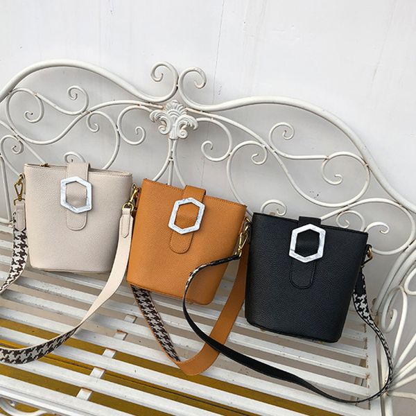 fashion snake pattern wide strap women's crossbody bags simple pu solid color shoulder bag large-capacity shoulder messenger bag
fashion snake pattern wide strap women's crossbody bags simple pu solid color shoulder bag large-capacity shoulder messenger bag