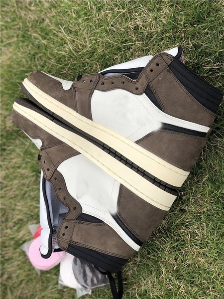 2019 wholesale travis x 1s high og ts sp 1 man basketball shoes sail dark mocha university red outdoor sneakers with box
2019 wholesale travis x 1s high og ts sp 1 man basketball shoes sail dark mocha university red outdoor sneakers with box
