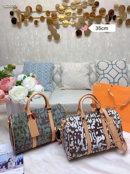 2020 designer original hand painted camouflage pillow bag travel bag large capacity for men and women
2020 designer original hand painted camouflage pillow bag travel bag large capacity for men and women