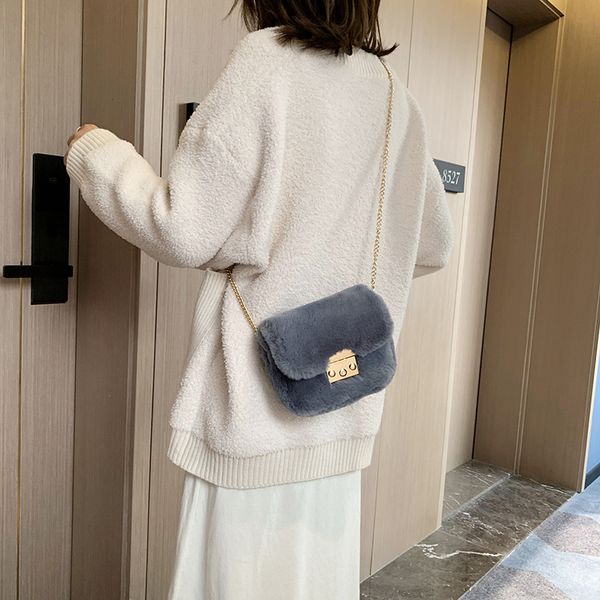 cute plush mini chain small square bag 
cute plush mini chain small square bag