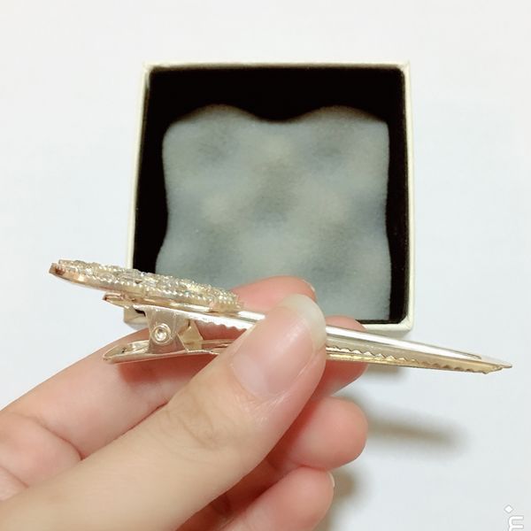 new style alloy c letter hair clip with diamond liu hai clamp fashionable duck mouth side clip head accessories party gift 3pcs/lot, Golden;silver
new style alloy c letter hair clip with diamond liu hai clamp fashionable duck mouth side clip head accessories party gift 3pcs/lot, Golden;silver