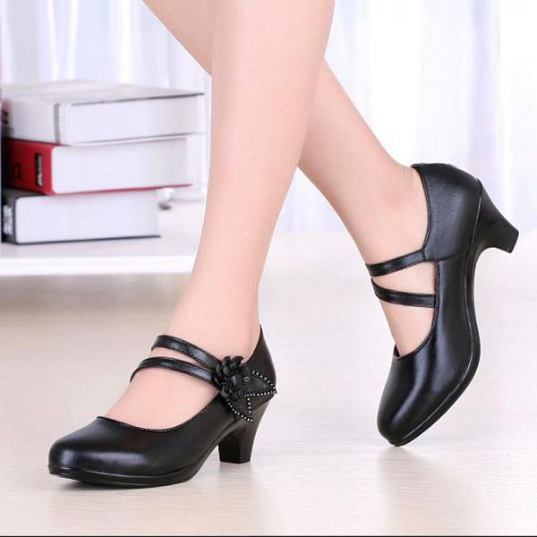 new style with black cowhide black ladies middle heel. round head comfortable single shoe
new style with black cowhide black ladies middle heel. round head comfortable single shoe