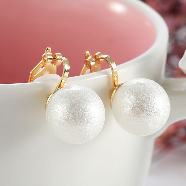 elegant imitation pearl clip on earrings cushion without pierced earrings no ear hole clip jewelry, Silver
elegant imitation pearl clip on earrings cushion without pierced earrings no ear hole clip jewelry, Silver
