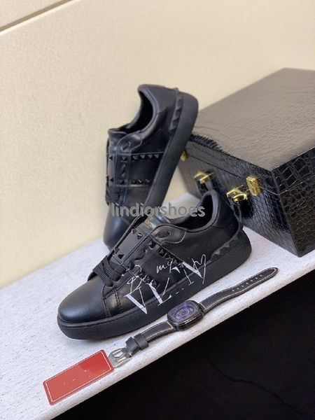 2020 designer luxury hand vintage men designer shoes luxury plate-forme women shoes luxe triple casual golden size35-44 original rubber sole, Black;red
2020 designer luxury hand vintage men designer shoes luxury plate-forme women shoes luxe triple casual golden size35-44 original rubber sole, Black;red