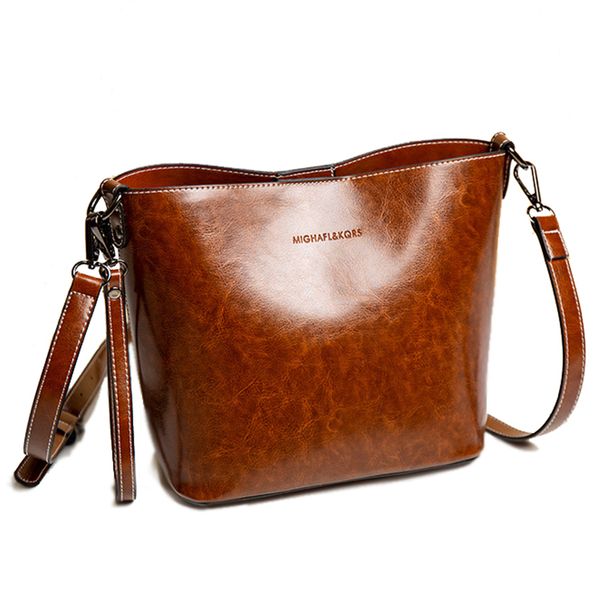 oil wax leather shoulder bucket bag multifunction elegant women square messenger bag with short handle canvas drawstring storage
oil wax leather shoulder bucket bag multifunction elegant women square messenger bag with short handle canvas drawstring storage