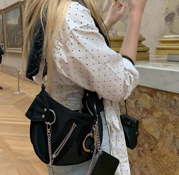 fashion women's small handbag nylon casual shoulder messenger bag female bag vintage black suoo787
fashion women's small handbag nylon casual shoulder messenger bag female bag vintage black suoo787