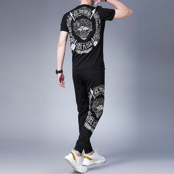 2020 new summer suit men's short-sleeved t-shirt + pants summer trend large size men's suit a handsome casual sports set size -4x, Gray
2020 new summer suit men's short-sleeved t-shirt + pants summer trend large size men's suit a handsome casual sports set size -4x, Gray
