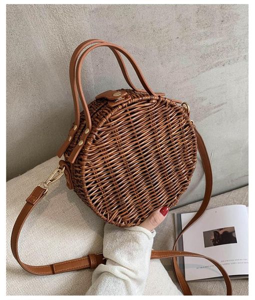 spring and summer high-end women's bag 2020 new style all-match texture messenger bag fashion single shoulder small round
spring and summer high-end women's bag 2020 new style all-match texture messenger bag fashion single shoulder small round