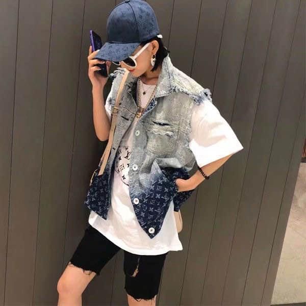 in 2020, the new fashion men and women with the same denim vest, everything simple and comfortable thin, sleeveless design casual jacket jac, Black;white
in 2020, the new fashion men and women with the same denim vest, everything simple and comfortable thin, sleeveless design casual jacket jac, Black;white