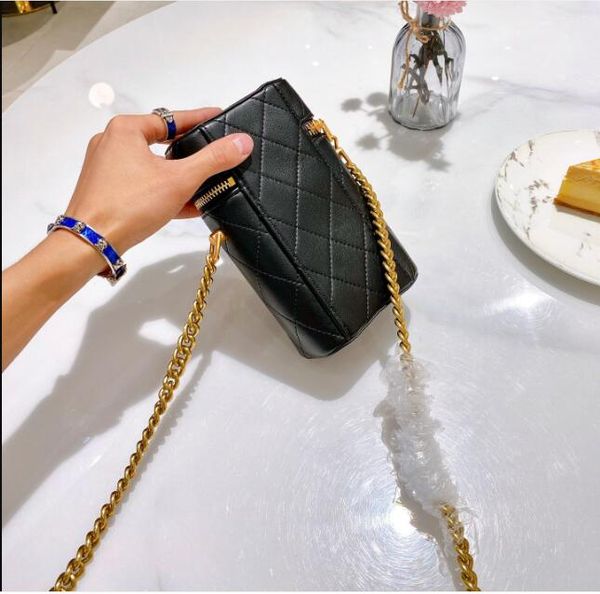 the latest spring 2020 vintage crossover bag vertical version of the mobile phone bag compact and simple casual size :11 by 17 cm
the latest spring 2020 vintage crossover bag vertical version of the mobile phone bag compact and simple casual size :11 by 17 cm