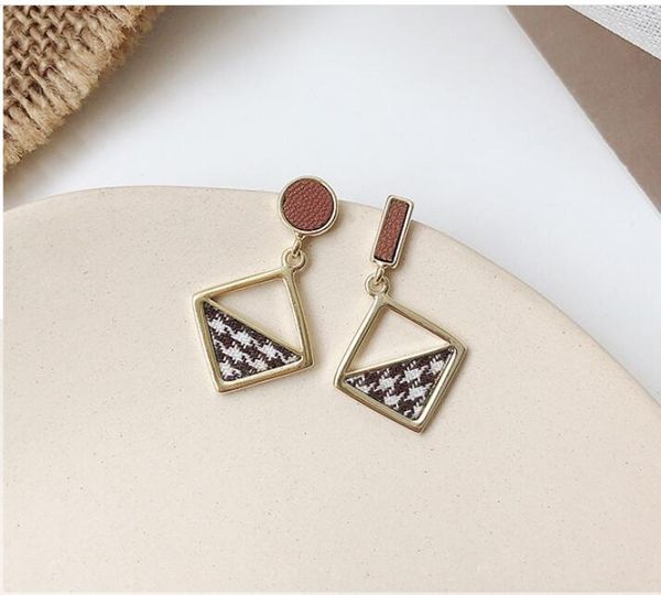 new simple wild asymmetric plaid houndstooth dangle earrings plaid houndstooth geometric silver needle earrings female jewelry
new simple wild asymmetric plaid houndstooth dangle earrings plaid houndstooth geometric silver needle earrings female jewelry