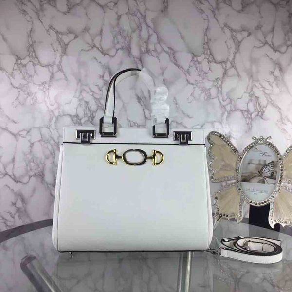 2019 super selling new women's handbags, zumi fashion leather handbags, website synchronization selling handbags,28*24*8cm
2019 super selling new women's handbags, zumi fashion leather handbags, website synchronization selling handbags,28*24*8cm