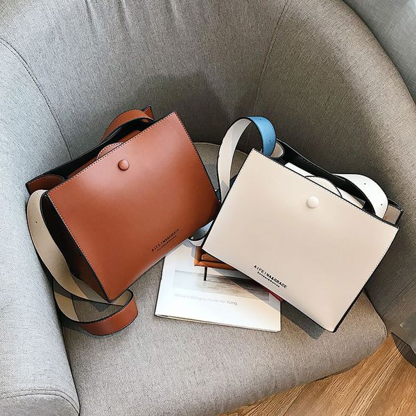 large-capacity women's bags fashion letter print button black crossbody bags for women pu purse ladies shoulder bag
large-capacity women's bags fashion letter print button black crossbody bags for women pu purse ladies shoulder bag
