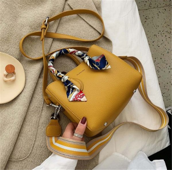designer luxury handbag women designer shoulder bag high capacity single shoulder messenger silk scarf fashion newset 2
designer luxury handbag women designer shoulder bag high capacity single shoulder messenger silk scarf fashion newset 2