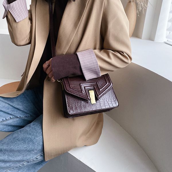 2019 new fashion women's shoulder small square bag korean version of the crocodile pattern gold buckle crossbody bag
2019 new fashion women's shoulder small square bag korean version of the crocodile pattern gold buckle crossbody bag