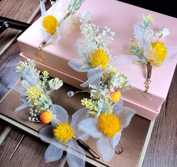 handmade crepe flowers, starry dried flowers, hay headdress, bride's female p studio hair accessories, Silver
handmade crepe flowers, starry dried flowers, hay headdress, bride's female p studio hair accessories, Silver
