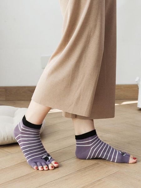 5 pairs summer 5 toe open toe five finger socks women's cotton stripe short tube thin split socks sweat cartoon cat, Black;white
5 pairs summer 5 toe open toe five finger socks women's cotton stripe short tube thin split socks sweat cartoon cat, Black;white
