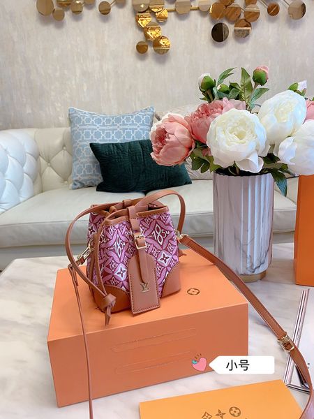 brand tote ladies 5a fashion designer shopping bag mini drawstring bucket tote bag luxury tote bag wallet large 20cm small
brand tote ladies 5a fashion designer shopping bag mini drawstring bucket tote bag luxury tote bag wallet large 20cm small