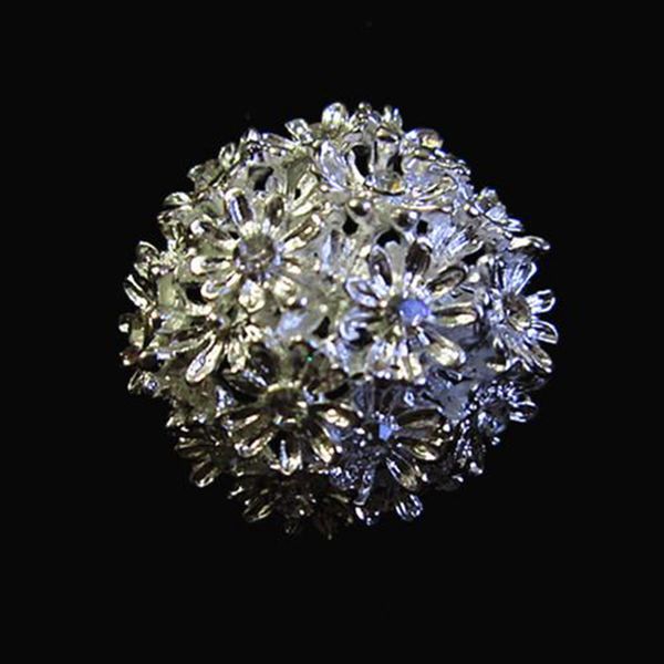 silver crystal flower brooch zinc alloy small flower party custome pin accessory, Gray
silver crystal flower brooch zinc alloy small flower party custome pin accessory, Gray