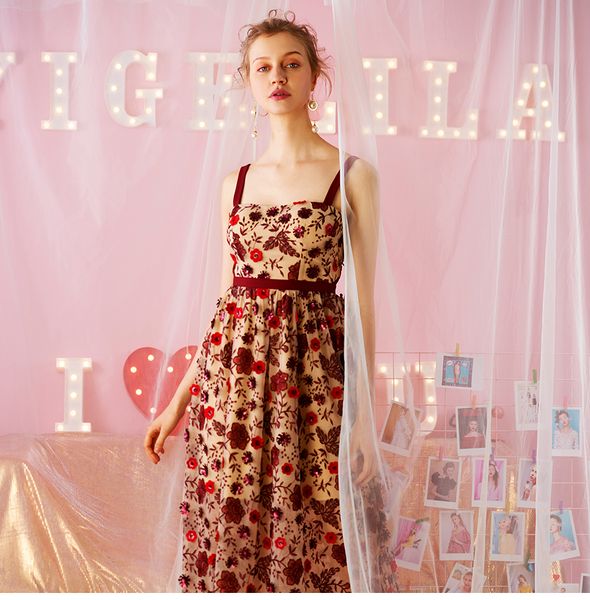 stereoscopic flower nipped waist suspender dress embroidery backless mid-length beach dress beaded gauze long holiday skirt, White;black
stereoscopic flower nipped waist suspender dress embroidery backless mid-length beach dress beaded gauze long holiday skirt, White;black