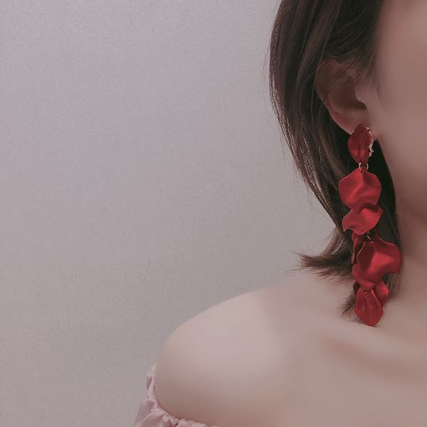 925 silver europe and america fashion and personality trend exaggeration metal red petal long trend earrings wd
925 silver europe and america fashion and personality trend exaggeration metal red petal long trend earrings wd