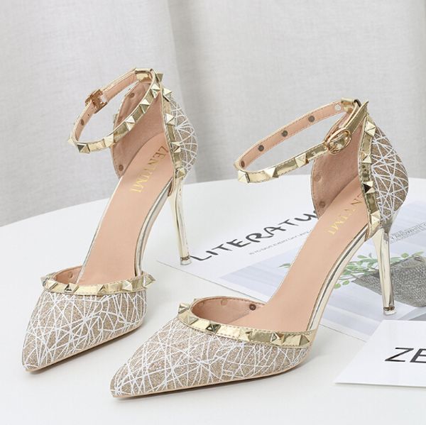 korean version of the rivet women's sandals pointed stiletto single shoes nightclub style high heel women's shoes, Black
korean version of the rivet women's sandals pointed stiletto single shoes nightclub style high heel women's shoes, Black