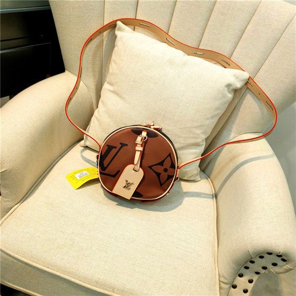 19ss luxurious design paris revers monogram crossbody clutch bags fashion messenger shoulder ladies women mini bumbag outdoor handbag
19ss luxurious design paris revers monogram crossbody clutch bags fashion messenger shoulder ladies women mini bumbag outdoor handbag