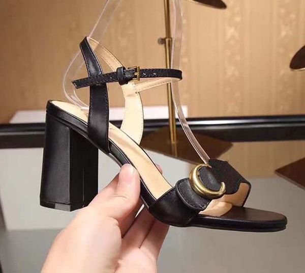 2020 woman slippers slides summer shoes casual slippers solid hollow out women slides slippers size:35-39 with box 01kq1501, Black
2020 woman slippers slides summer shoes casual slippers solid hollow out women slides slippers size:35-39 with box 01kq1501, Black