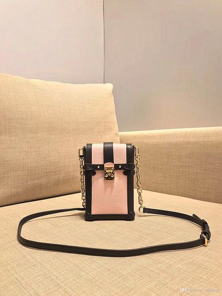 high-end customized 2019 new ladies mobile phone bag french designer crossbody bag detachable metal chain shoulder strap m63913
high-end customized 2019 new ladies mobile phone bag french designer crossbody bag detachable metal chain shoulder strap m63913