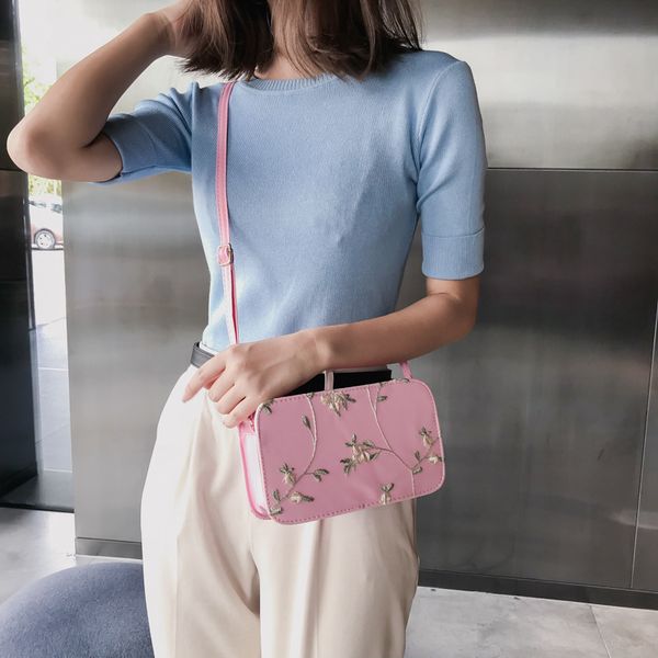 2020 new shoulder bag women's retro pearl bag dinner casual fashion messenger ladies
2020 new shoulder bag women's retro pearl bag dinner casual fashion messenger ladies