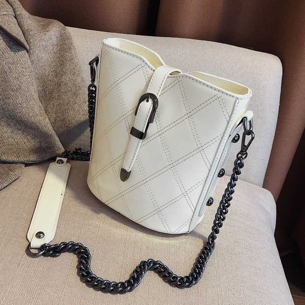 bucket bag female 2020 popular new wave korean version of the rhombus chain bag messenger fashion patent leather
bucket bag female 2020 popular new wave korean version of the rhombus chain bag messenger fashion patent leather