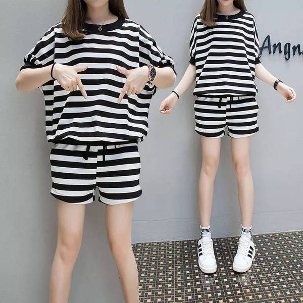 summer han edition striped short-sleeve loose women's fashion leisure sports wear shorts female two-piece suit, White
summer han edition striped short-sleeve loose women's fashion leisure sports wear shorts female two-piece suit, White