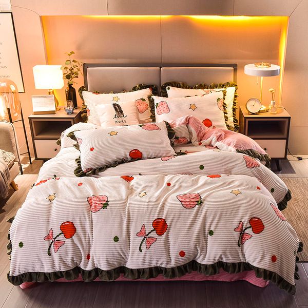 2020 new strawberry series bedding sets white pink red bed set bedding lotus leaf lace bed linen home textile single/double
2020 new strawberry series bedding sets white pink red bed set bedding lotus leaf lace bed linen home textile single/double
