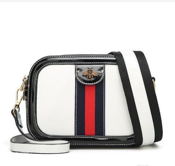 Ruil Women Bags Color splicing Little bee Bags Fashion Zipper Designer Handbag Casual Shoulder Messenger Bag New Sac Femme
Ruil Women Bags Color splicing Little bee Bags Fashion Zipper Designer Handbag Casual Shoulder Messenger Bag New Sac Femme
