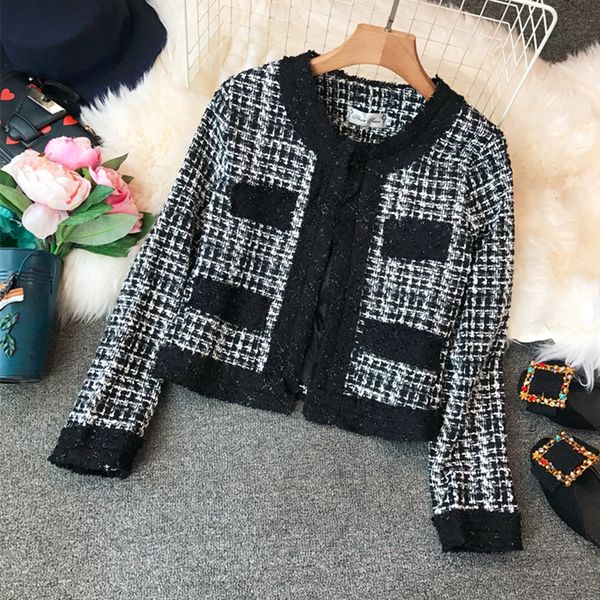 2019 new autumn winter fashion tweed plaid small fragrance tassel patchwork round neck short jacket female cc798, Black
2019 new autumn winter fashion tweed plaid small fragrance tassel patchwork round neck short jacket female cc798, Black