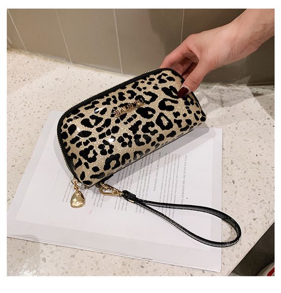european fashion and exquisite leopard print ladies hand bag shell bag elegant temperament ladies evening bag
european fashion and exquisite leopard print ladies hand bag shell bag elegant temperament ladies evening bag