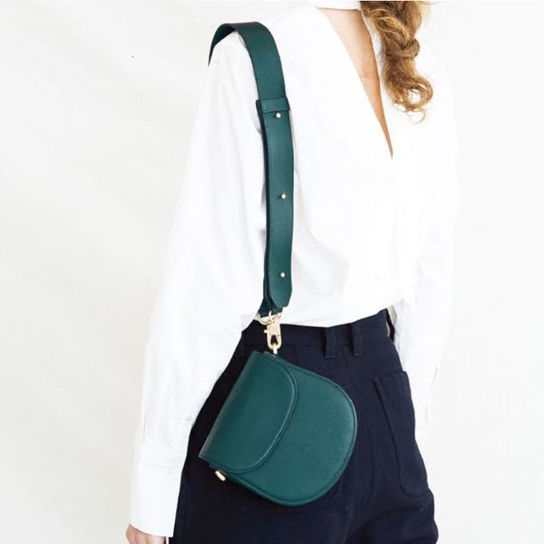 women mini shoulder bag waist bag wide band all match small saddle shape convenient bag with pouplar color
women mini shoulder bag waist bag wide band all match small saddle shape convenient bag with pouplar color