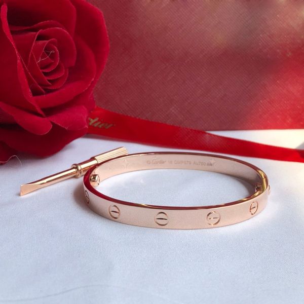 classic no diamond love bracelet luxury designer jewelry women necklace women earrings love bracelet mens 14k gold chains 2020 new, Black
classic no diamond love bracelet luxury designer jewelry women necklace women earrings love bracelet mens 14k gold chains 2020 new, Black