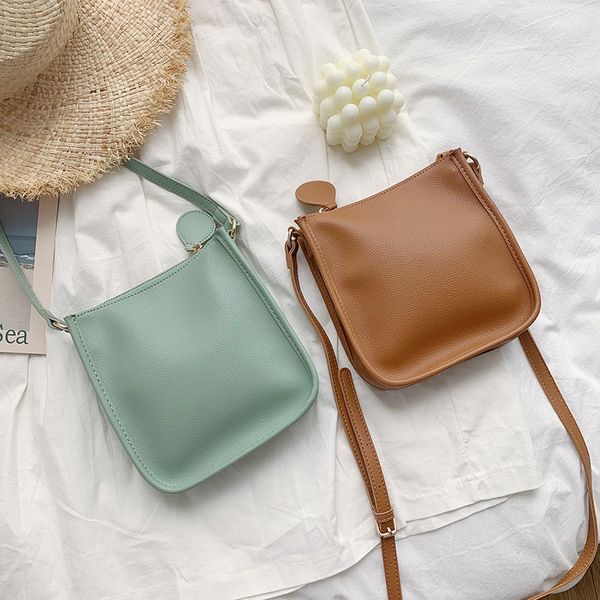 ins explosion style mobile coin purse female 2020 new messenger bag one shoulder handle pure color geometric diamond bag
ins explosion style mobile coin purse female 2020 new messenger bag one shoulder handle pure color geometric diamond bag