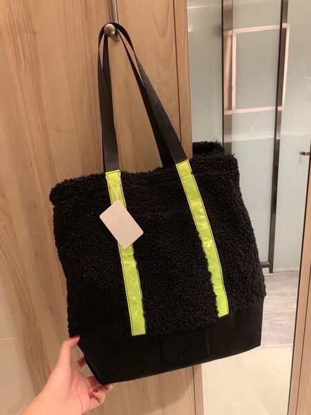 designer luxury shoulder bag women's lamb hair large capacity portable well matched felt designer handbag fashion bags 6
designer luxury shoulder bag women's lamb hair large capacity portable well matched felt designer handbag fashion bags 6