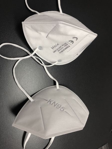 бесплатная доставка kn95 анти-туман антипылевые маски с клапаном пыли рот маска защитная пылезащитная ffp2 маска для лица в наличии
бесплатная доставка kn95 анти-туман антипылевые маски с клапаном пыли рот маска защитная пылезащитная ffp2 маска для лица в наличии