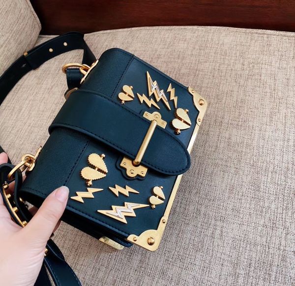 Designer Handbag Women Shoulder Bag Hearts high quality Sequined Fashion Flap bags CFY2002273
Designer Handbag Women Shoulder Bag Hearts high quality Sequined Fashion Flap bags CFY2002273