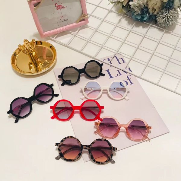 2020 new kids sunglasses fashion child sun glasses vintage round eyewear uv400 bpy&girls eye glasses children n505, White;black
2020 new kids sunglasses fashion child sun glasses vintage round eyewear uv400 bpy&girls eye glasses children n505, White;black